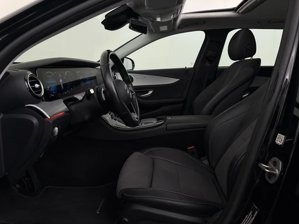 MERCEDES E 300 (2021) — foto 2 van 34