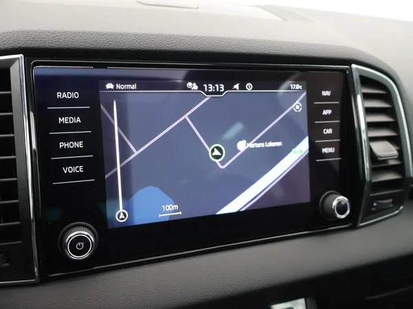 SKODA Karoq (2022) — foto 15 van 28