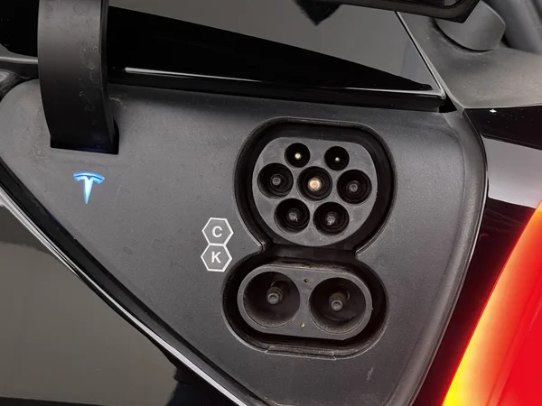 TESLA Model Y (2022) — foto 22 van 30