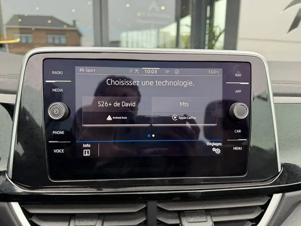 Volkswagen T-Roc (2023) — foto 4 van 26