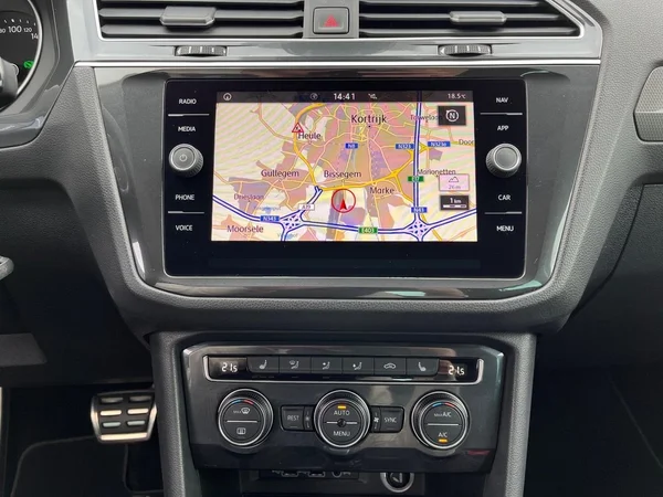 VOLKSWAGEN Tiguan (2019) — foto 2 van 22