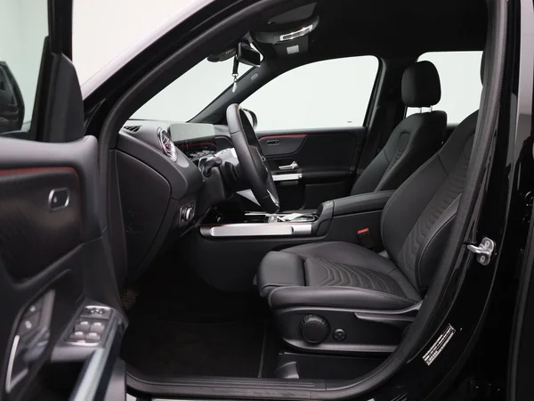 Mercedes-Benz GLB (2025) — foto 3 van 45