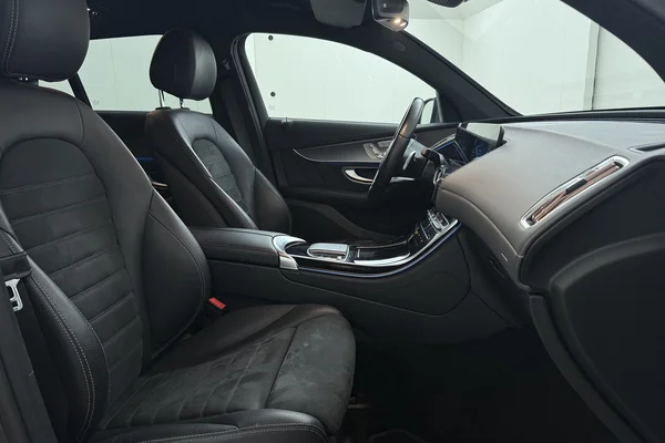 Mercedes-Benz EQC (2020) — foto 21 van 23