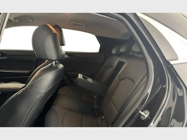 Kia XCEED (2023) — foto 17 van 25