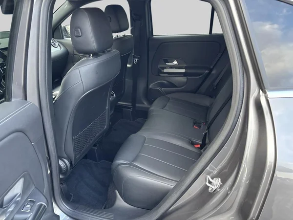 Mercedes-Benz GLA (2022) — foto 14 van 26