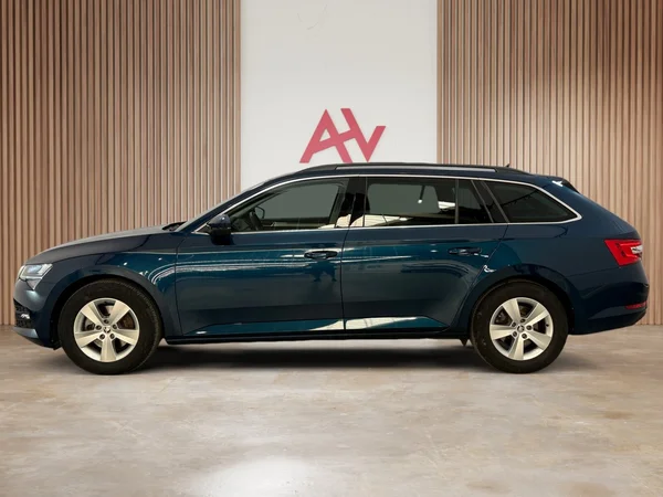 Skoda Superb (2022) — foto 2 van 30