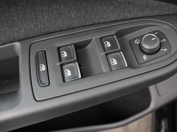 VOLKSWAGEN Golf (2024) — foto 19 van 28