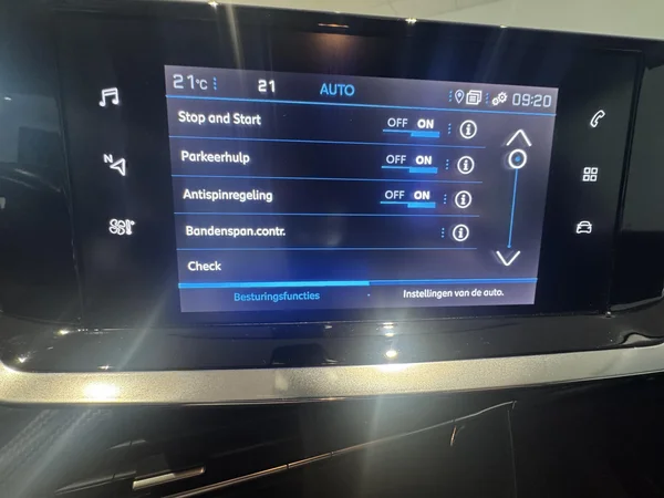 Peugeot 2008 (2021) — foto 18 van 27