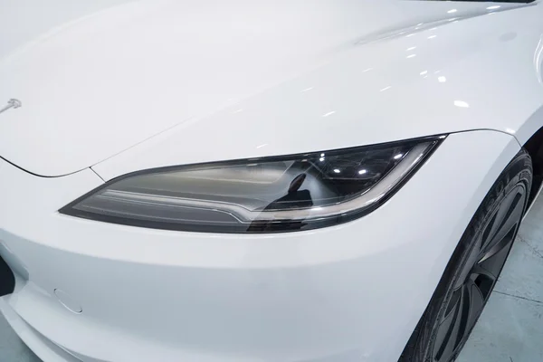 Tesla Model 3 (2024) — foto 46 van 47