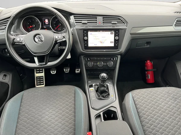 VOLKSWAGEN Tiguan (2020) — foto 15 van 18