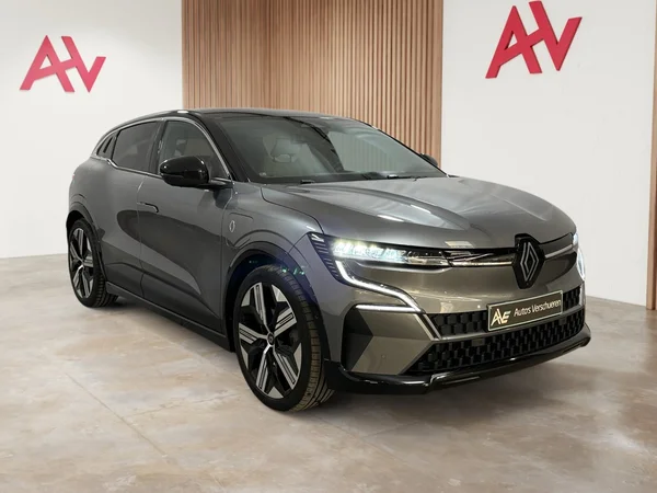 Renault Megane-E-Tech (2022) — foto 12 van 29