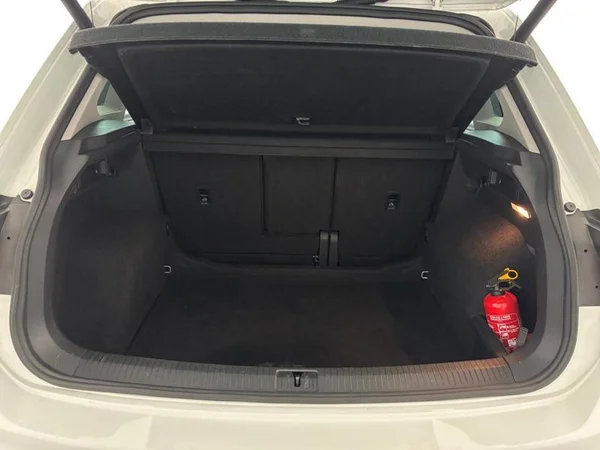 VOLKSWAGEN Tiguan (2018) — foto 6 van 34