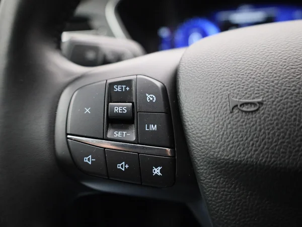 Ford Kuga (2022) — foto 9 van 39
