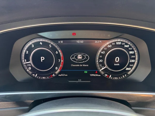 VOLKSWAGEN Tiguan (2018) — foto 2 van 18