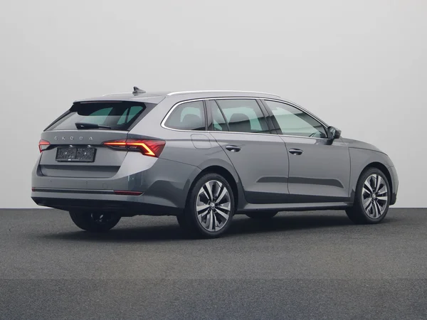 SKODA Octavia Combi (2023) — foto 12 van 20