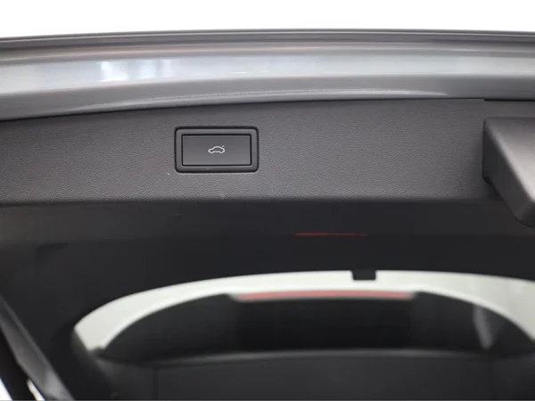 VOLKSWAGEN Tiguan (2025) — foto 3 van 24