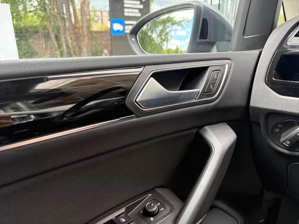 VOLKSWAGEN Touran (2025) — foto 7 van 24