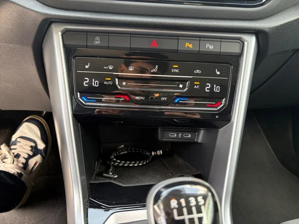 VOLKSWAGEN T-Roc (2023) — foto 13 van 24