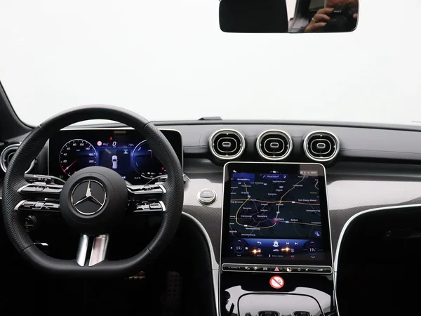 Mercedes-Benz C-Klasse (2025) — foto 13 van 26
