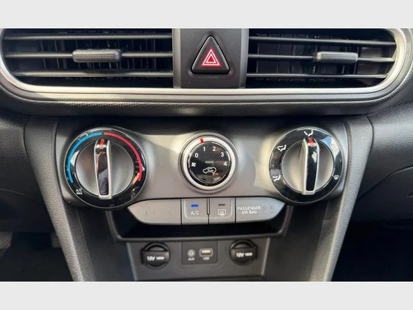 Hyundai KONA (2018) — foto 11 van 29