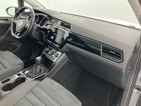 VOLKSWAGEN Touran (2020) — foto 10 van 36