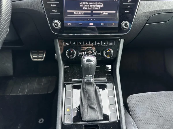 SKODA Superb Combi (2017) — foto 3 van 22