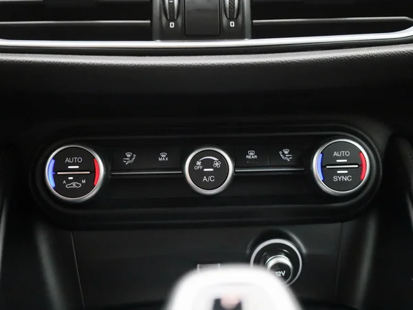 Alfa Romeo Stelvio (2022) — foto 18 van 44
