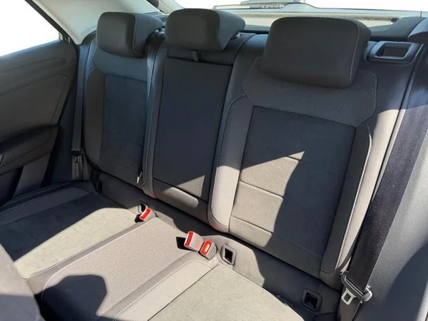 VOLKSWAGEN T-Roc (2023) — foto 4 van 31