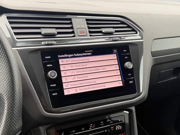 VOLKSWAGEN Tiguan (2023) — foto 18 van 23