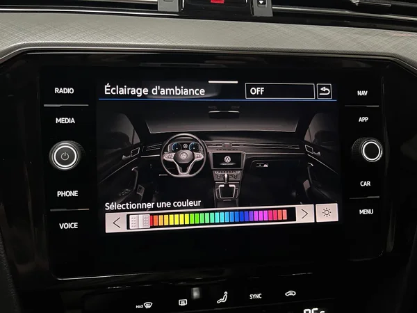 VOLKSWAGEN Passat SW (2022) — foto 2 van 21
