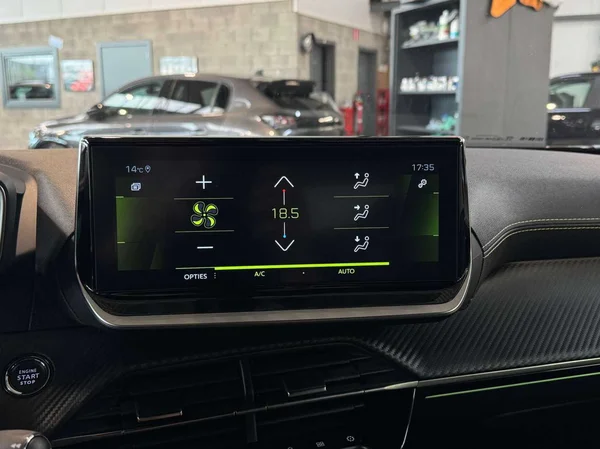 Peugeot 2008 (2022) — foto 7 van 16