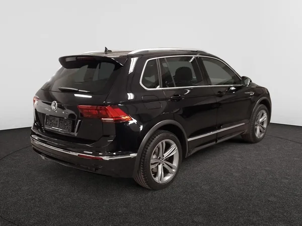 VOLKSWAGEN Tiguan (2020) — foto 19 van 23