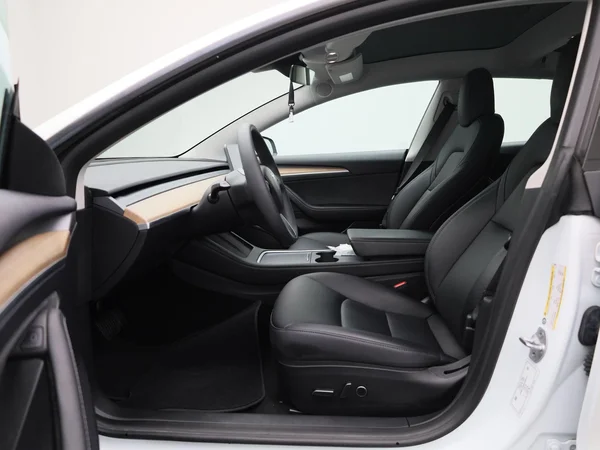 Tesla Model 3 (2023) — foto 44 van 44