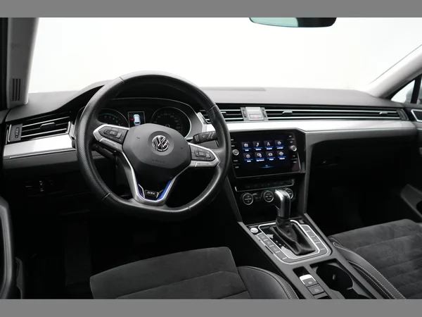 VOLKSWAGEN Passat GTE (2020) — foto 6 van 30