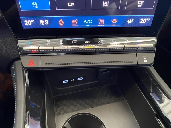 Renault Rafale (2025) — foto 13 van 21