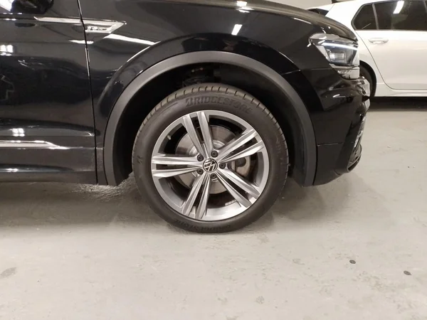 VOLKSWAGEN Tiguan (2020) — foto 16 van 23