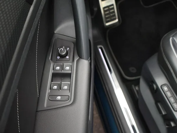 VOLKSWAGEN Tiguan Dsl (2021) — foto 18 van 33