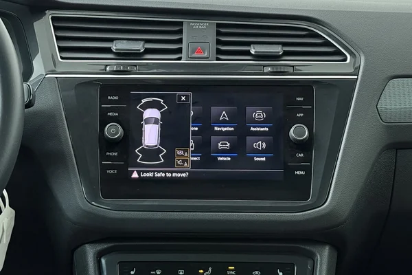 Volkswagen Tiguan (2021) — foto 3 van 17