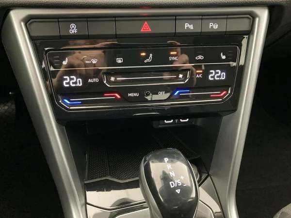 VOLKSWAGEN T-Roc Dsl (2023) — foto 17 van 36