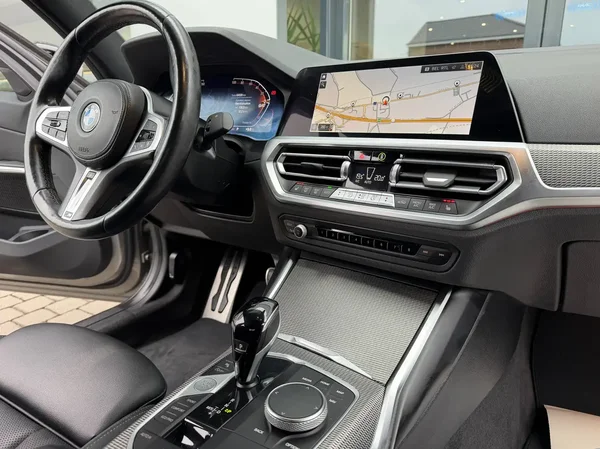 Bmw 318 (2022) — foto 2 van 27