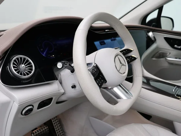 Mercedes-Benz EQE (2024) — foto 5 van 35