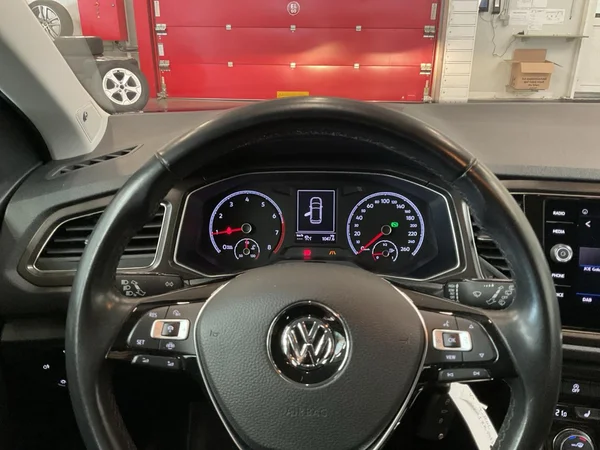 VOLKSWAGEN T-Roc (2019) — foto 29 van 51