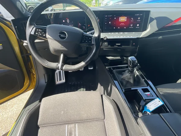 Opel Astra (2022) — foto 6 van 22