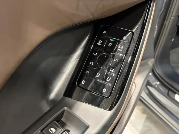 AUDI Q6 e-tron (2025) — foto 4 van 17
