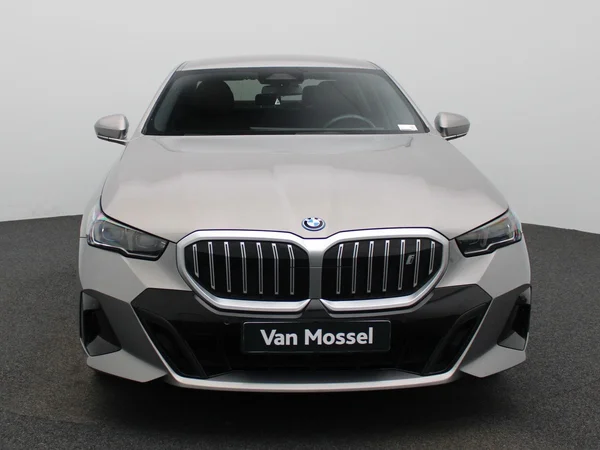BMW i5 (2024) — foto 23 van 55