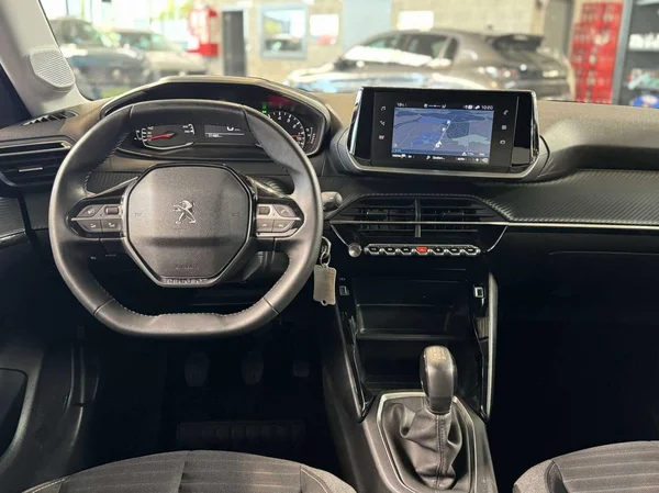 Peugeot 208 (2023) — foto 2 van 17