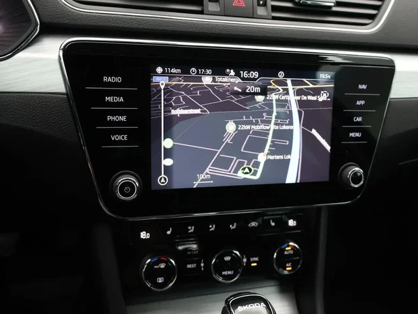 Škoda Superb (2023) — foto 18 van 29