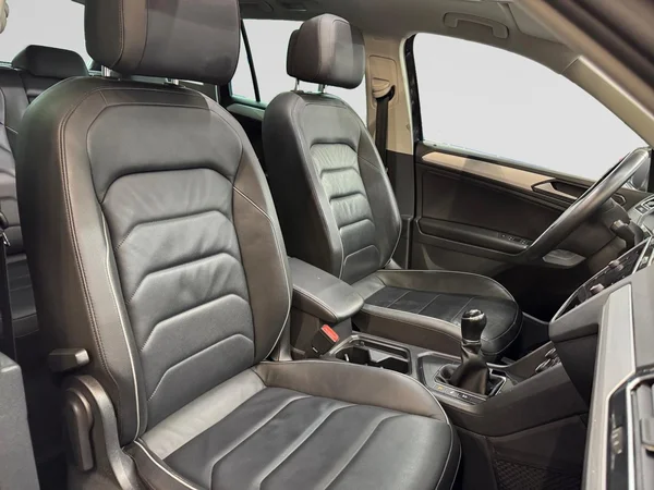 VOLKSWAGEN Tiguan (2018) — foto 8 van 24