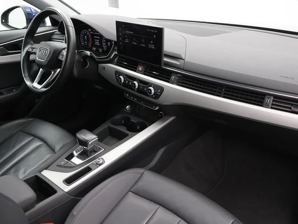 AUDI A4 Avant (2022) — foto 12 van 31