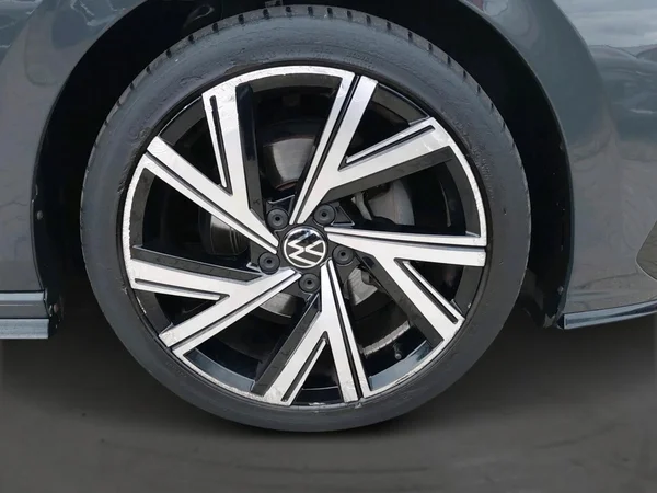 Volkswagen Golf (2023) — foto 7 van 18